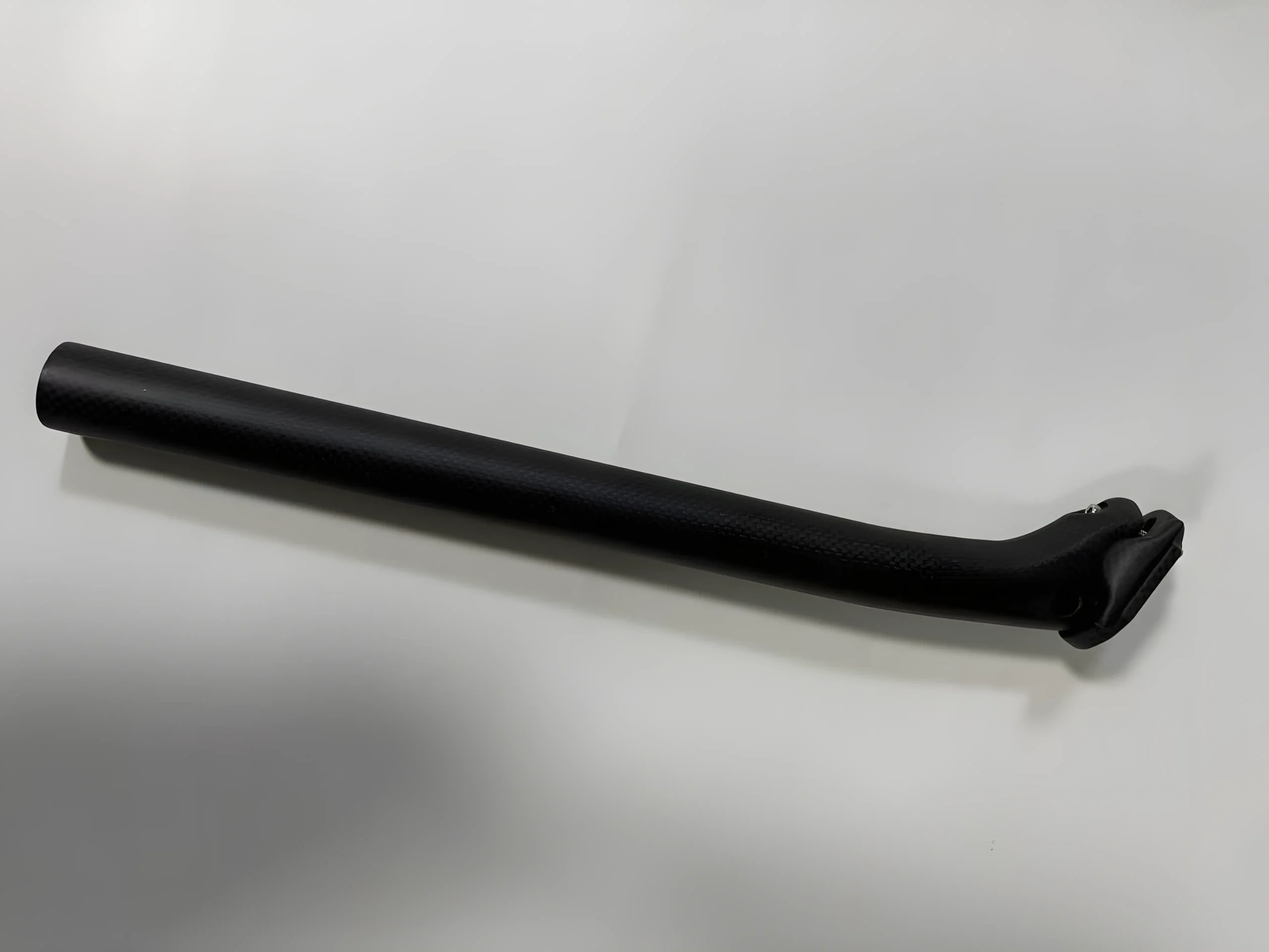 Premium T800 carbon fiber bicycle seatpost manufactured by Kinfuda